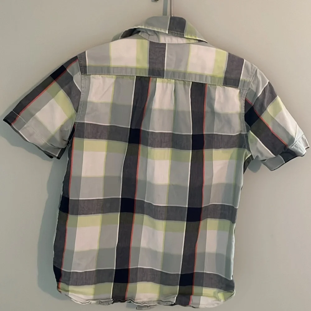 Gap kids multi-colored plaid button down shirt with w/ short sleeves and pocket - Picture 5 of 5